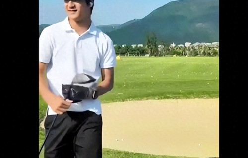 田宸羽打高尔夫出镜，越来越像老爸田亮，男人范十足！