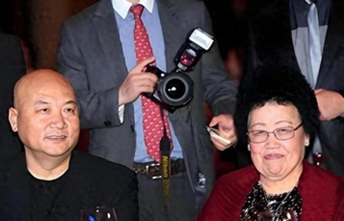 无儿无女守36年，迟重瑞追悼会上哭到崩溃！陈丽华早就为他留退路