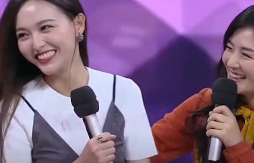 唐嫣谢娜火速成闺蜜,送羽绒服一起看张杰话剧,两美女同框超养眼