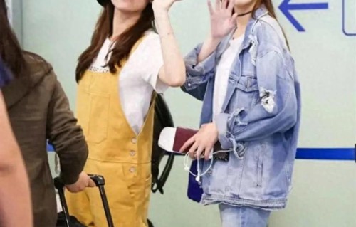 唐嫣一身牛仔套装搭配小皮鞋真时髦洋气