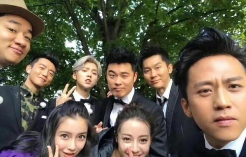 李晨大胆分享与Angelababy、郑恺、陈赫合影,12年后的重聚令人惊喜!