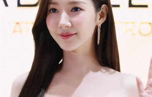 朴敏英上镜为什么总显得精致？不是妆浓，是线条和重心很干净