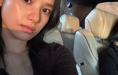 张婧仪大胆晒过敏疹照，自称‘各种状态都能被看到’引共鸣