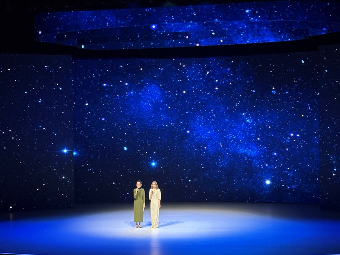 奚美娟和于佩尔同台带来中法双语朗诵